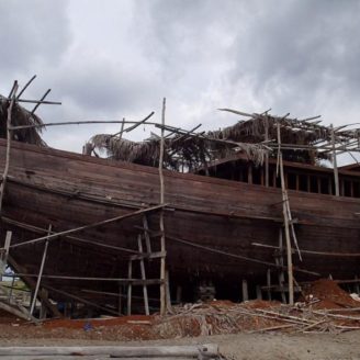 phinisi-1513942_1920 Tradtional Wooden Boat Construction Tana Beru