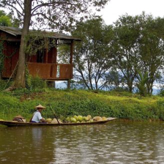 canoe-444237 Inle Lake