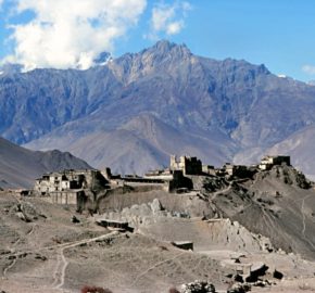 Zharkot, Mustang trek